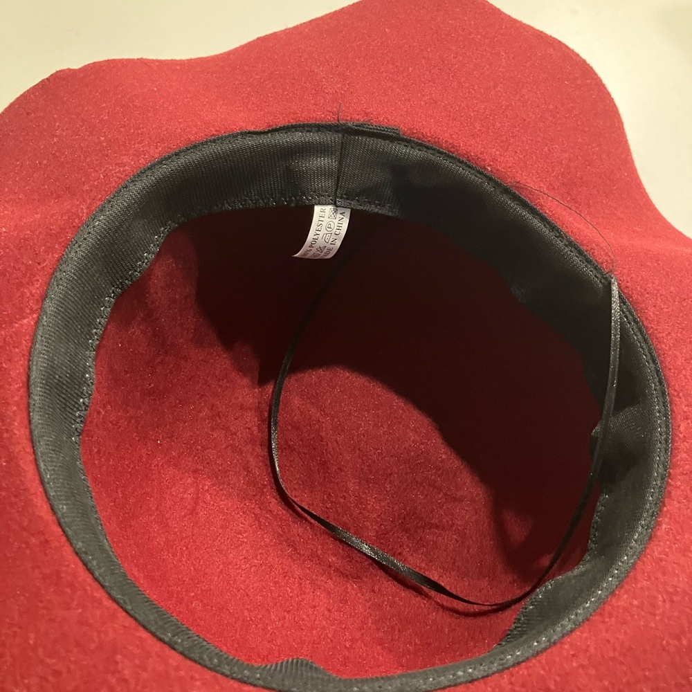 Red hat - Picture 2 of 2